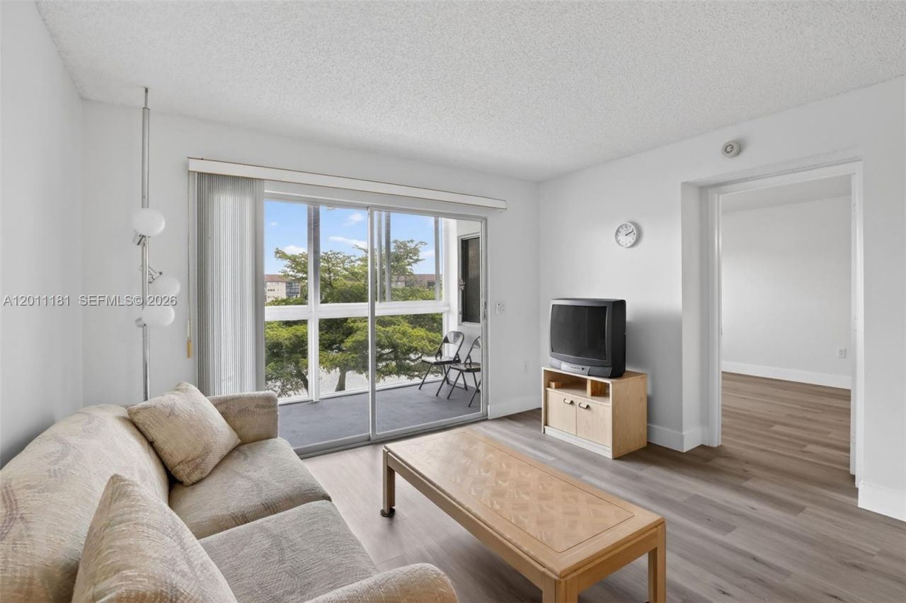 13700 SW 11th St, Unit 309A, Pembroke Pines, FL 33027 Photo