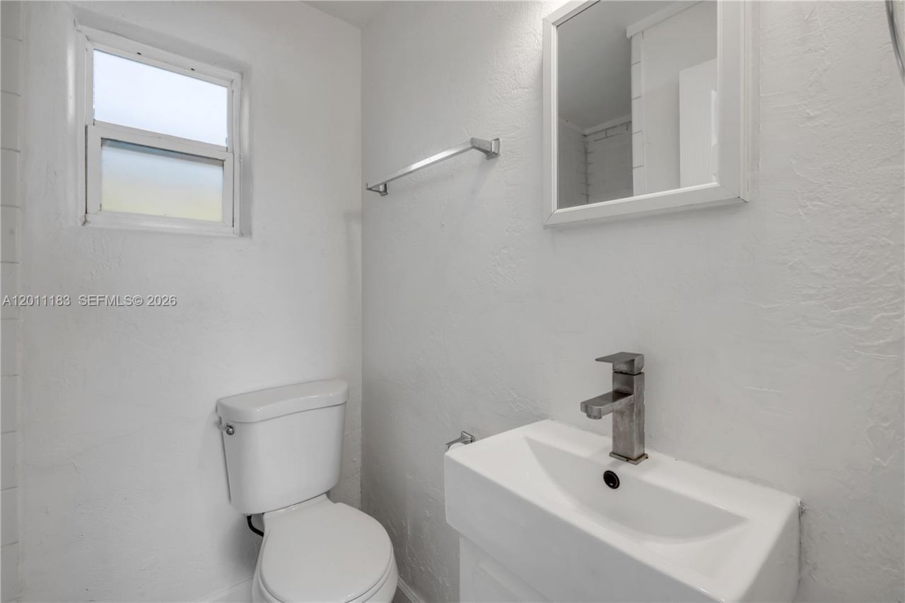 1208 S Ridgewood Ave , Daytona, FL 32114 Photo