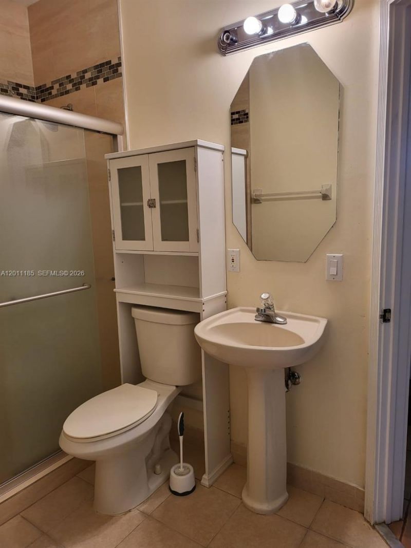 5470 NW 107th Ave , Unit 807, Doral, FL 33178 Photo