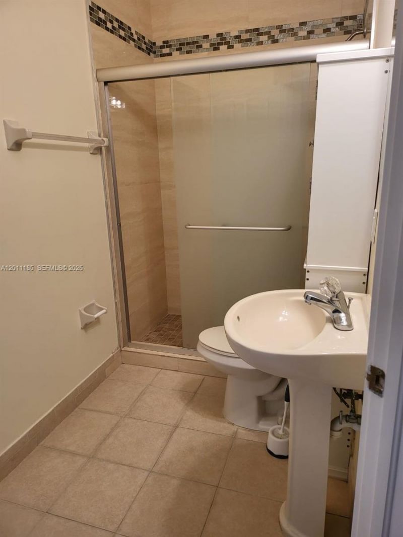 5470 NW 107th Ave , Unit 807, Doral, FL 33178 Photo