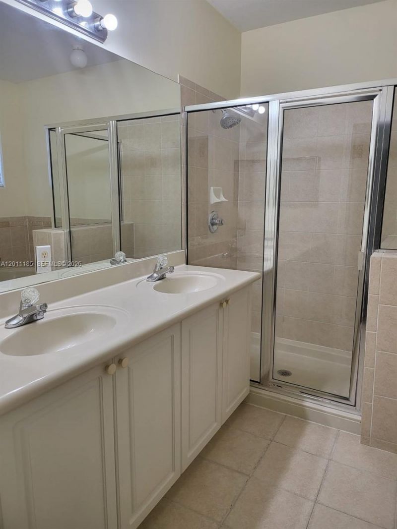 5470 NW 107th Ave , Unit 807, Doral, FL 33178 Photo