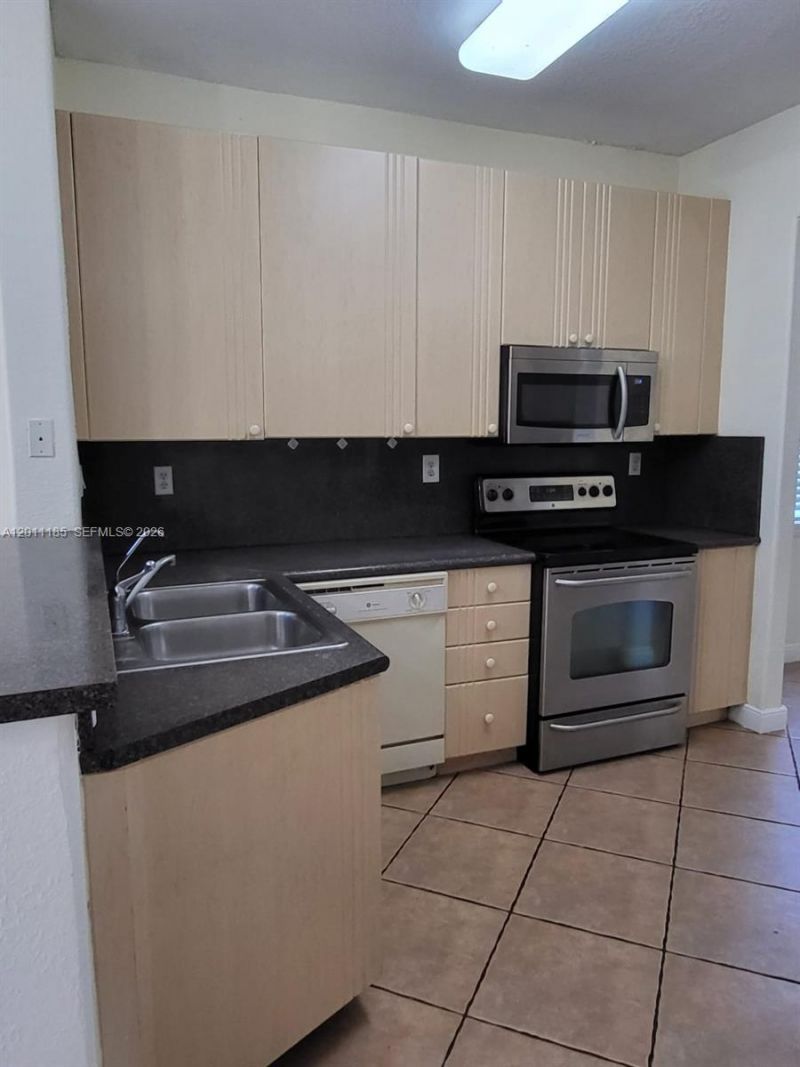 5470 NW 107th Ave , Unit 807, Doral, FL 33178 Photo