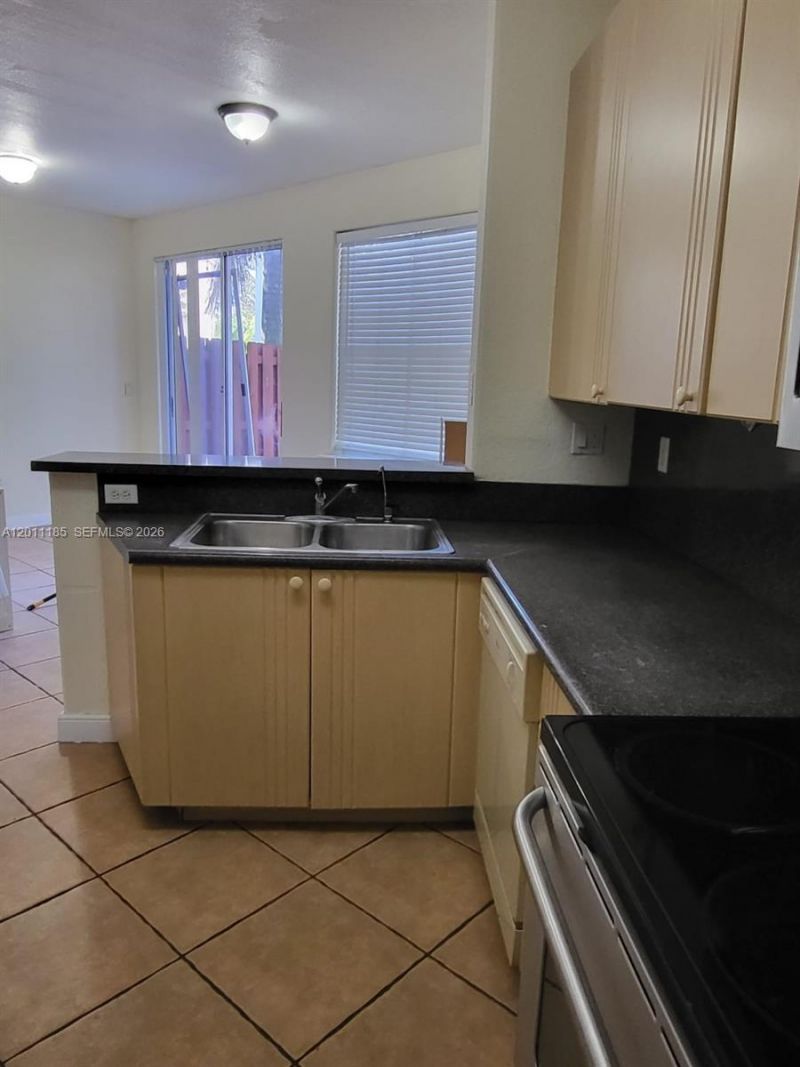5470 NW 107th Ave , Unit 807, Doral, FL 33178 Photo