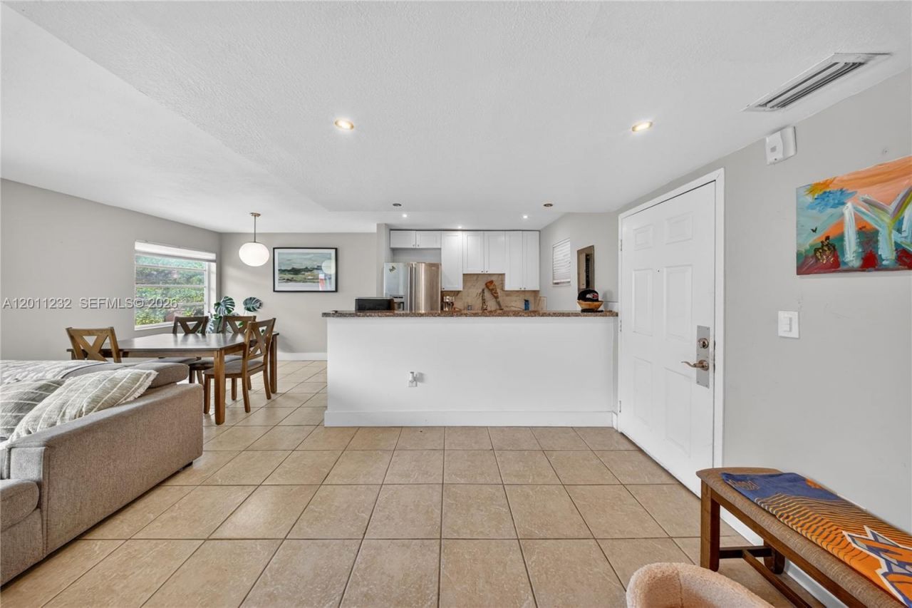 399 NW 72nd Ave , Unit 209, Miami, FL 33126 Photo
