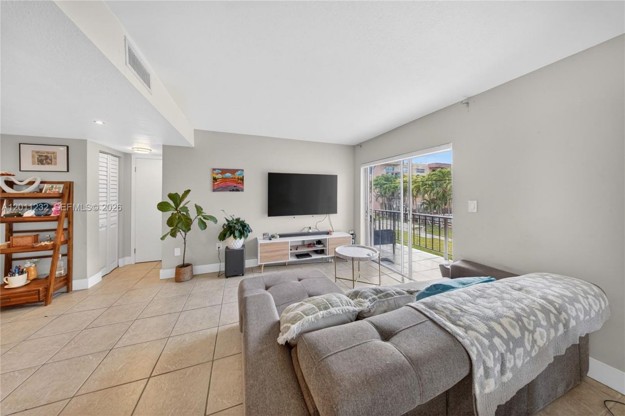 399 NW 72nd Ave , Unit 209, Miami, FL 33126 Photo