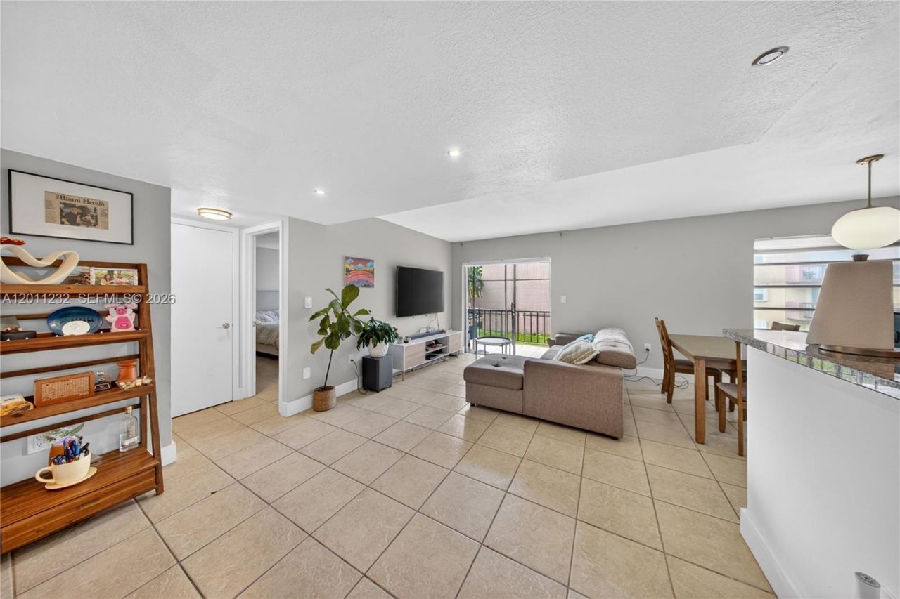 399 NW 72nd Ave , Unit 209, Miami, FL 33126 Photo