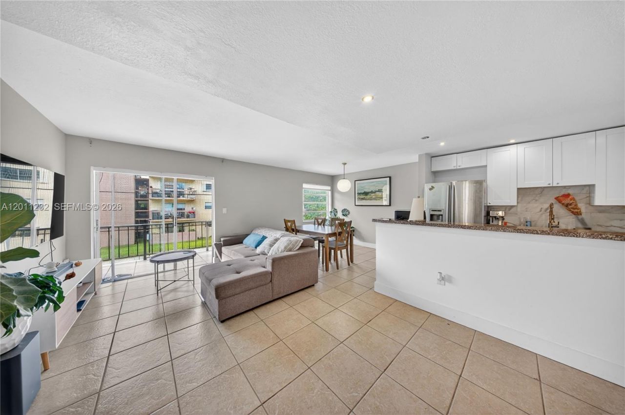 399 NW 72nd Ave , Unit 209, Miami, FL 33126 Photo