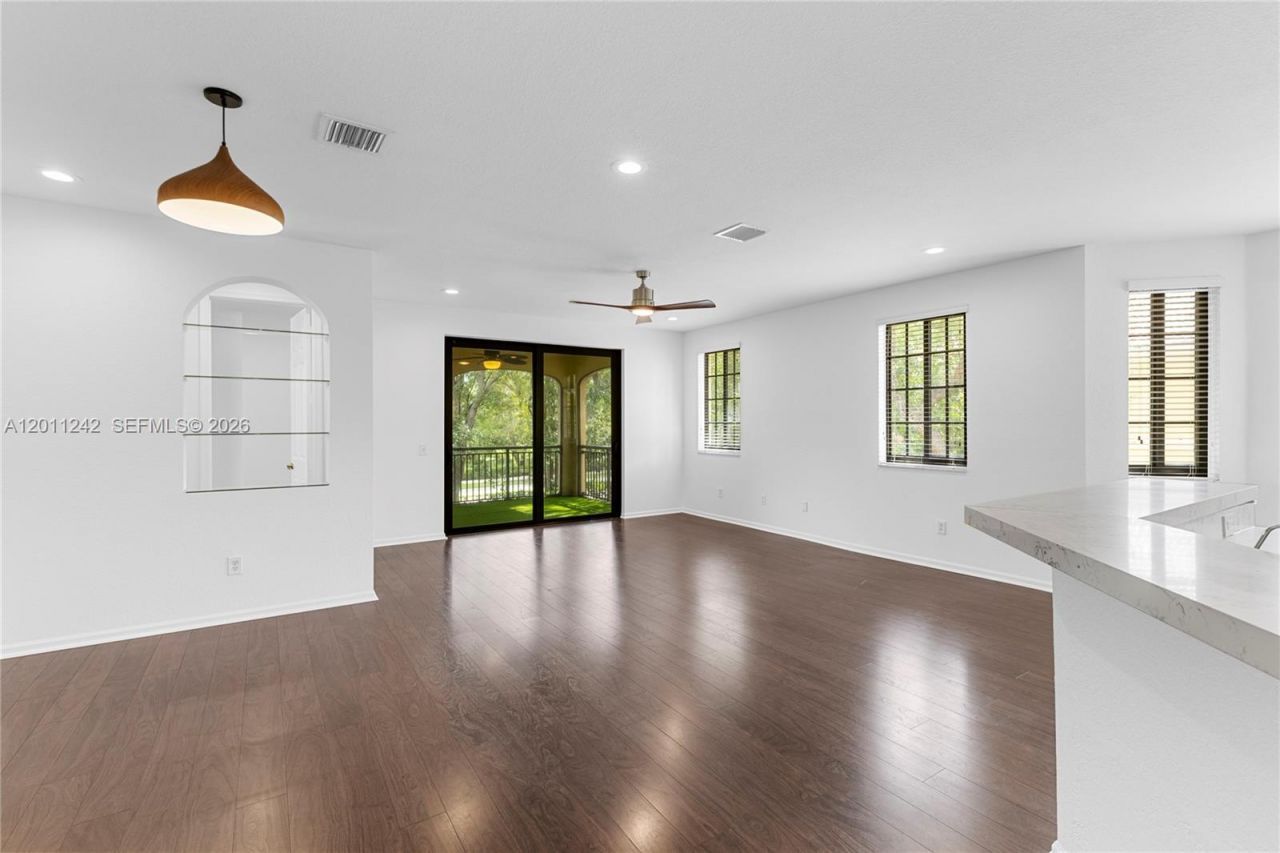 1559 Passion Vine Cr, Unit 7-2, Weston, FL 33326 Photo