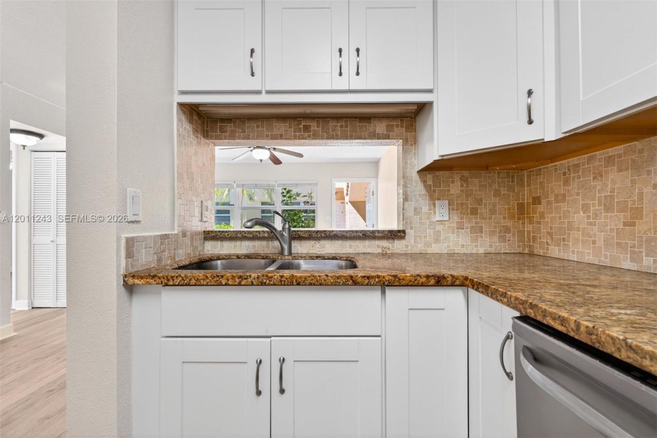 1028 Twin Lakes Dr, Unit 21-C, Coral Springs, FL 33071 Photo