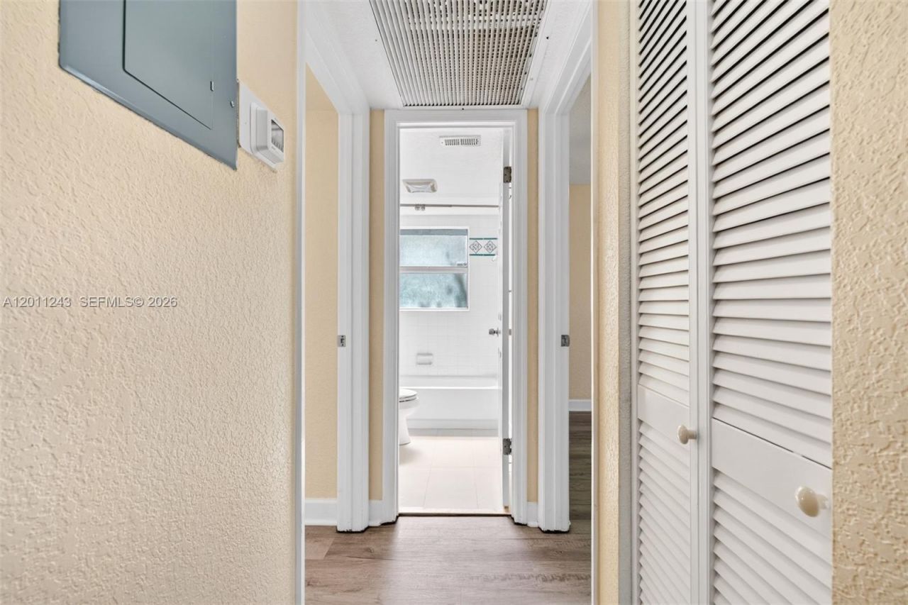1028 Twin Lakes Dr, Unit 21-C, Coral Springs, FL 33071 Photo