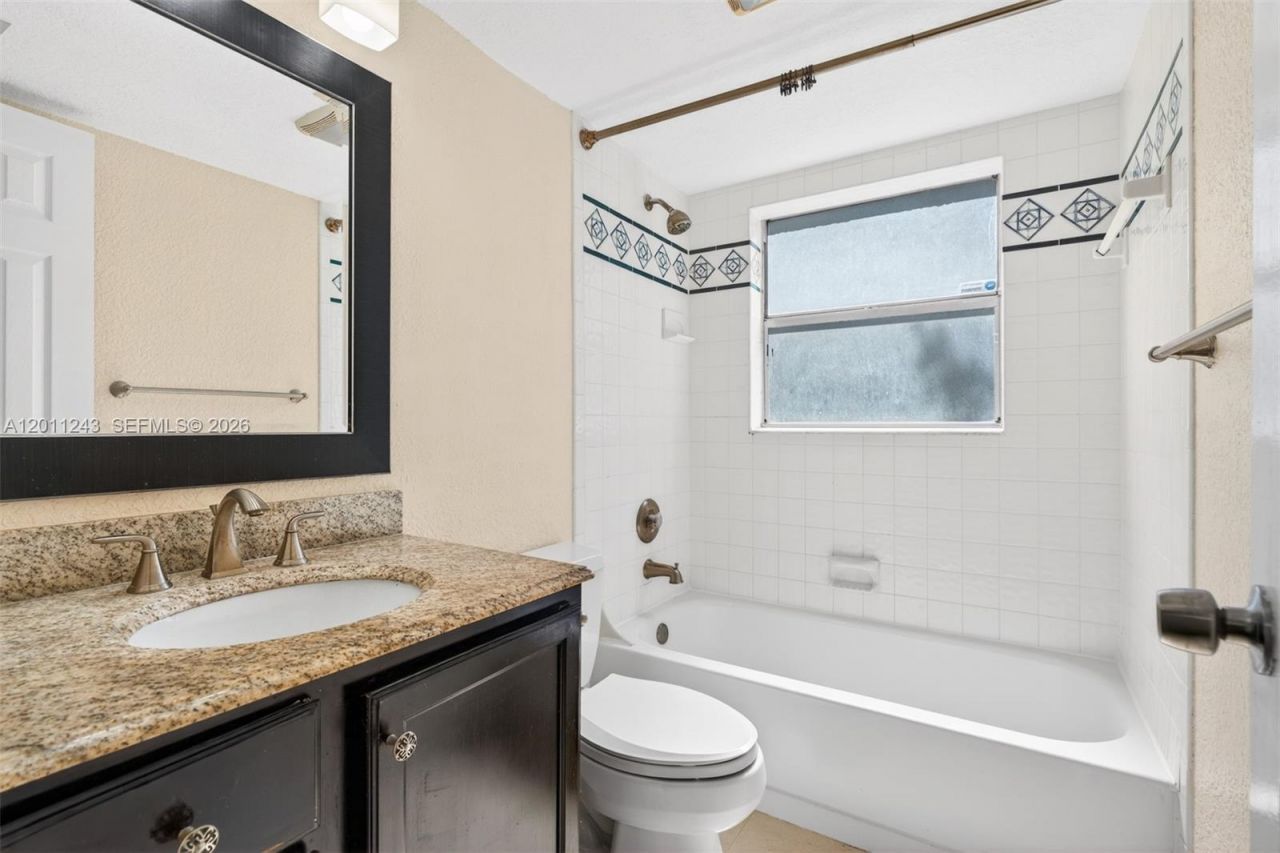 1028 Twin Lakes Dr, Unit 21-C, Coral Springs, FL 33071 Photo