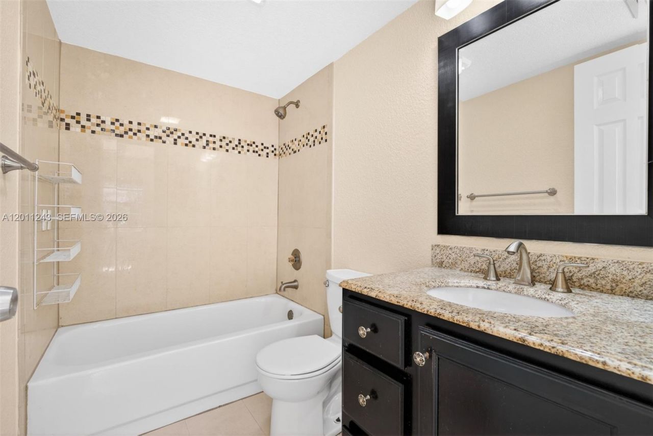 1028 Twin Lakes Dr, Unit 21-C, Coral Springs, FL 33071 Photo