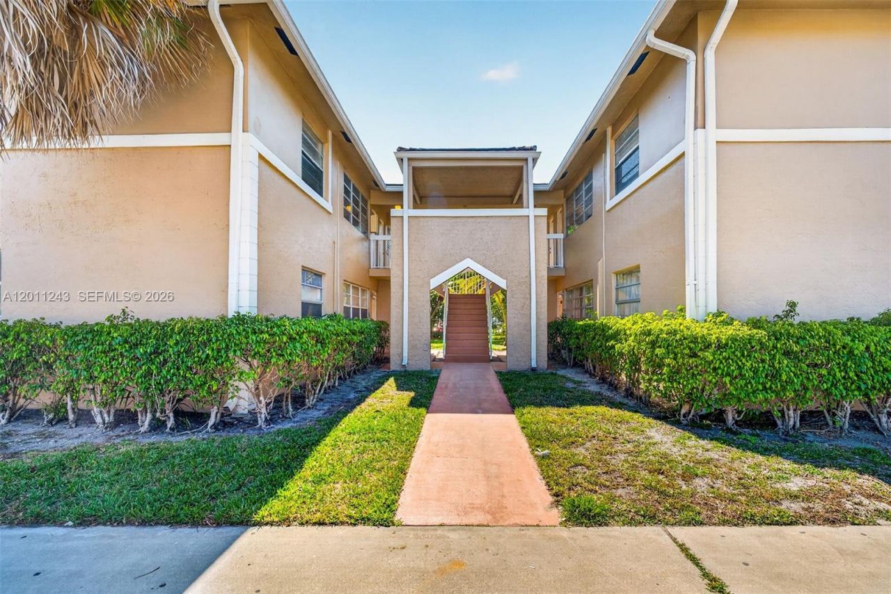 1028 Twin Lakes Dr, Unit 21-C, Coral Springs, FL 33071 Photo