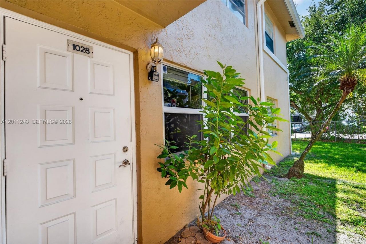 1028 Twin Lakes Dr, Unit 21-C, Coral Springs, FL 33071 Photo