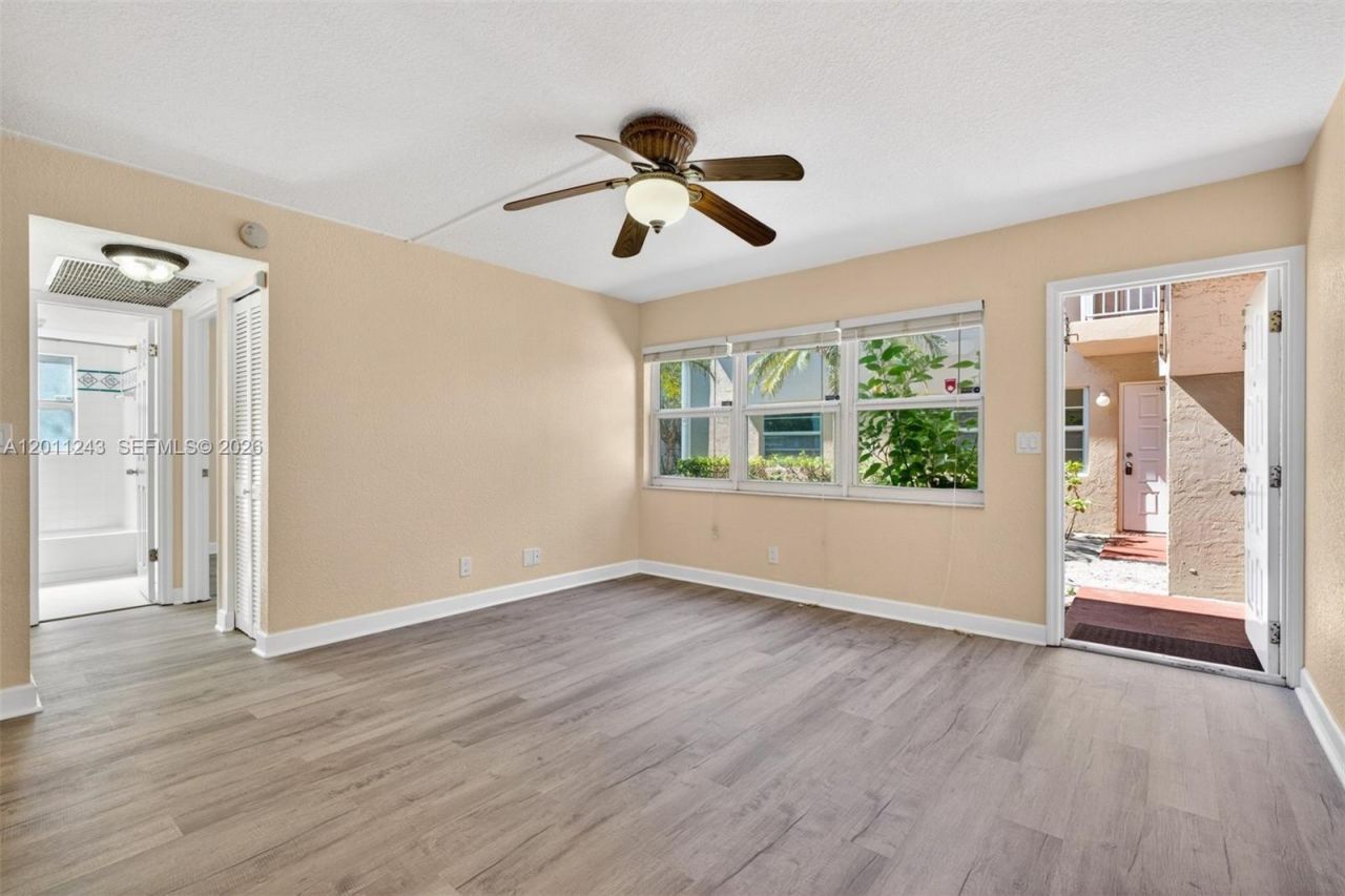 1028 Twin Lakes Dr, Unit 21-C, Coral Springs, FL 33071 Photo