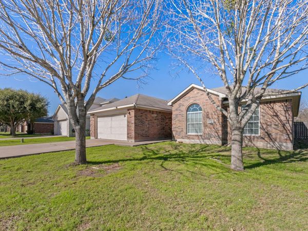 1609 Paint Brush DR, Lockhart, TX 78644