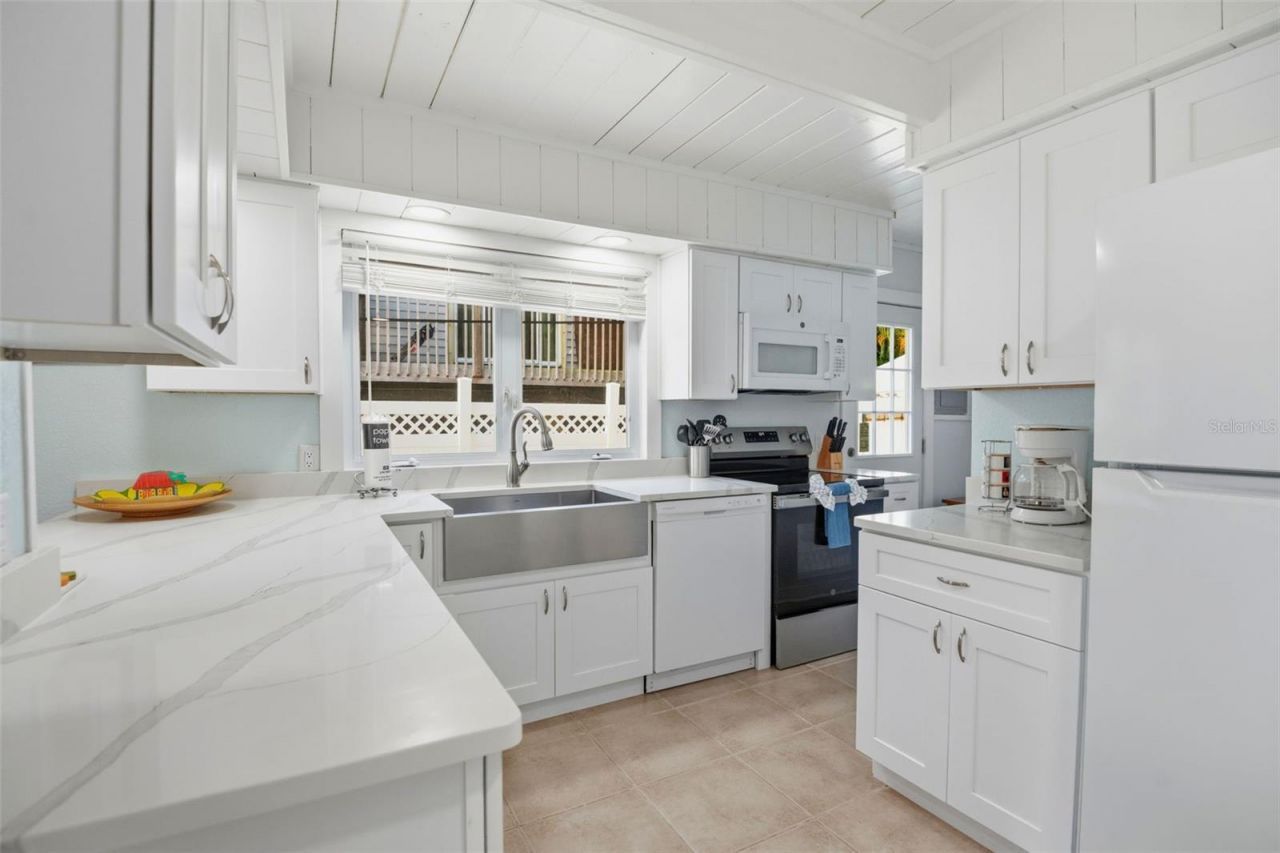 2508 Avenue B, Bradenton Beach, FL 34217 Photo
