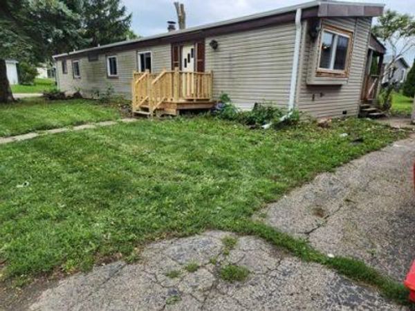 815 Eastown Manor -, Elkhorn, WI 53121