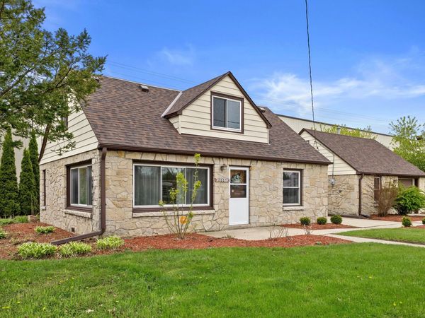 2001 W Bender Rd, Glendale, WI 53209
