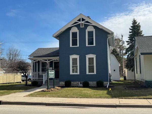 316 Oakton Ave, Pewaukee, WI 53072