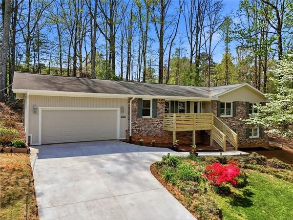 4304 Lindsey Way NE, Roswell, GA 30075