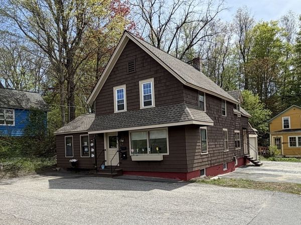 30 Mohawk Trl, Greenfield, MA 01301