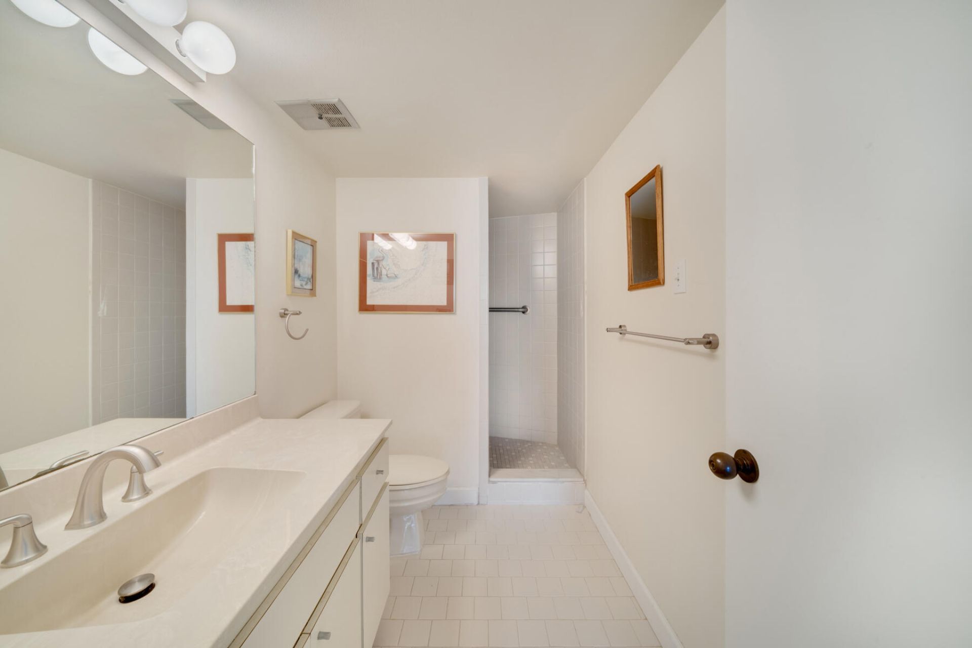 80450 Overseas Highway, Unit 204, Islamorada, FL 33036 Photo