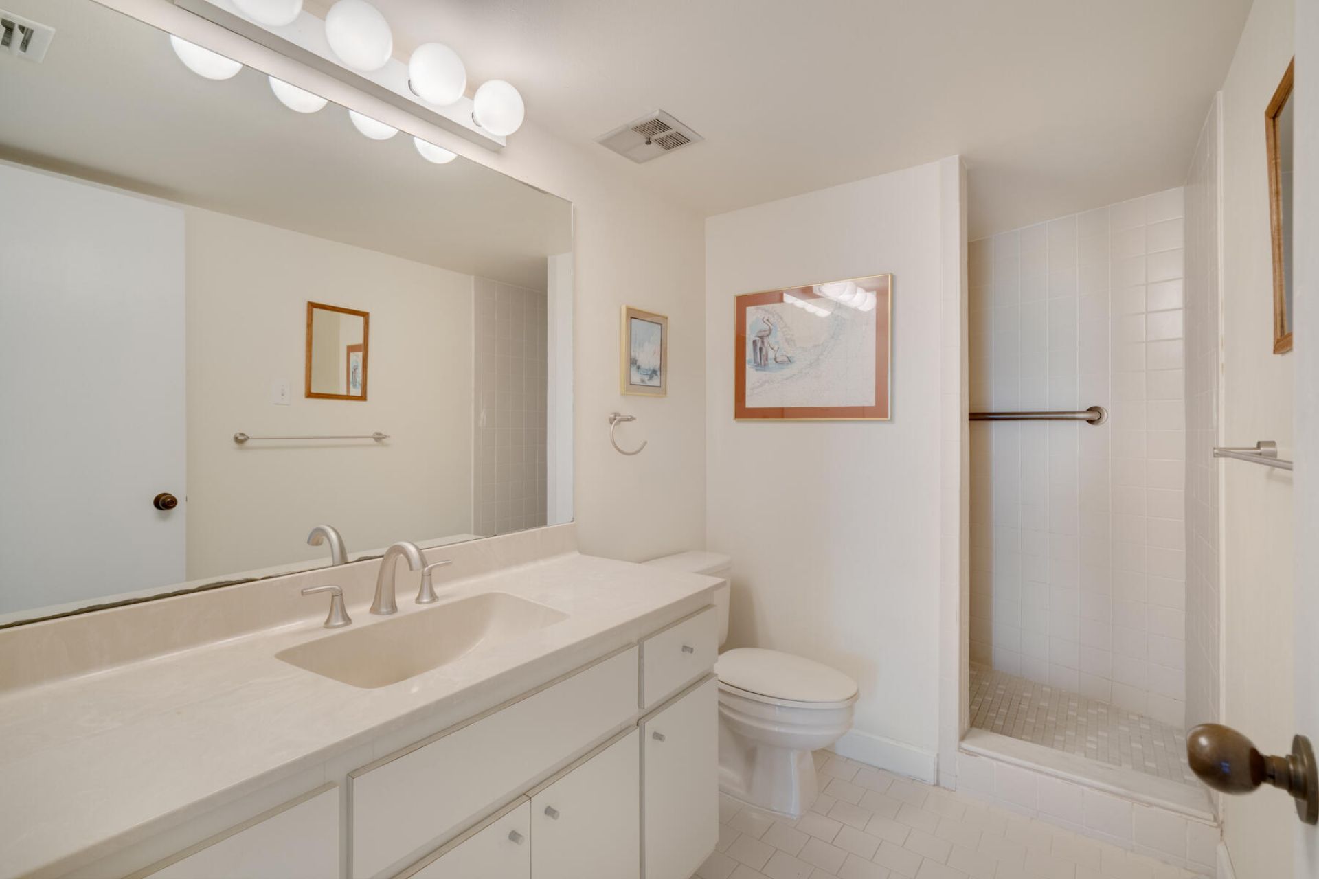 80450 Overseas Highway, Unit 204, Islamorada, FL 33036 Photo