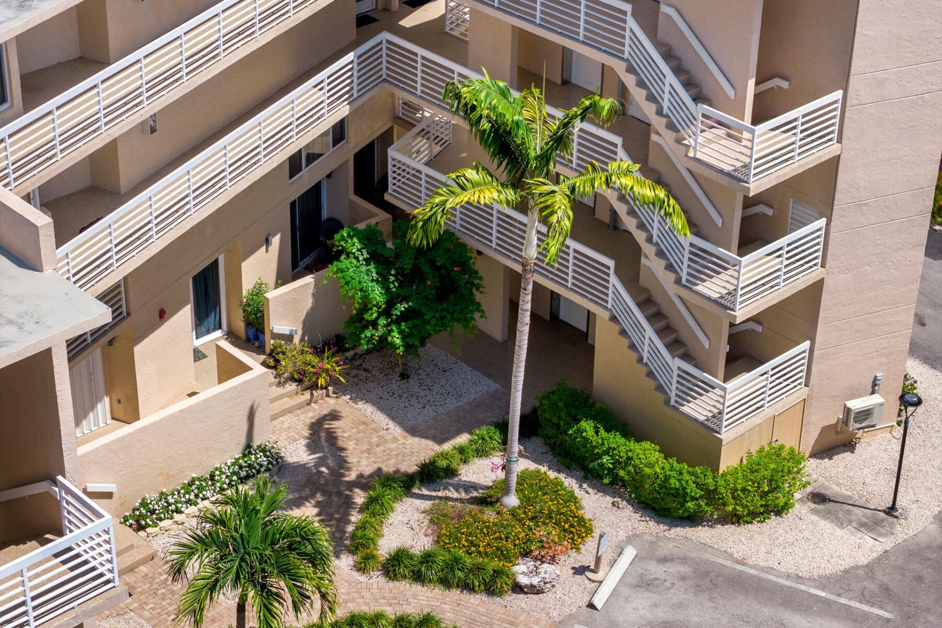 80450 Overseas Highway, Unit 204, Islamorada, FL 33036 Photo