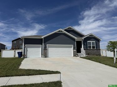 11452 Sunburst Drive, Papillion, NE 68046