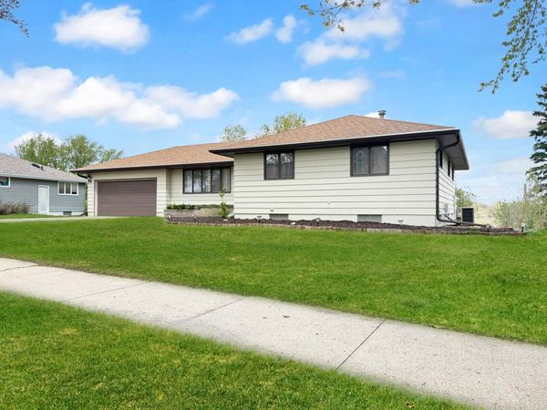 873 S Hampton Street, Fairmont, MN 56031
