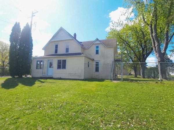 325 E Court Street, Belle Plaine, MN 56011