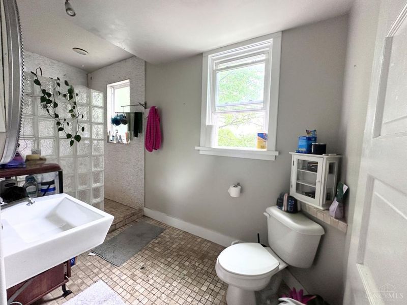 447 Ada Street, Cincinnati, OH 45219 Photo 7