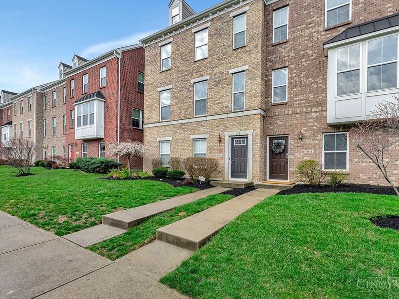 9563 Cobblestone Walk, West Chester, OH 45069 Photo 2