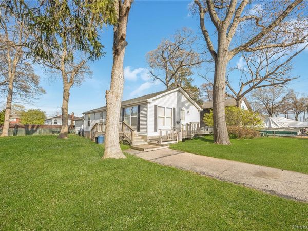 320 S Fulton Avenue , Lindenhurst, NY 11757