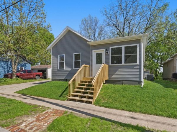 1006 E 7TH ST, Muscatine, IA 52761