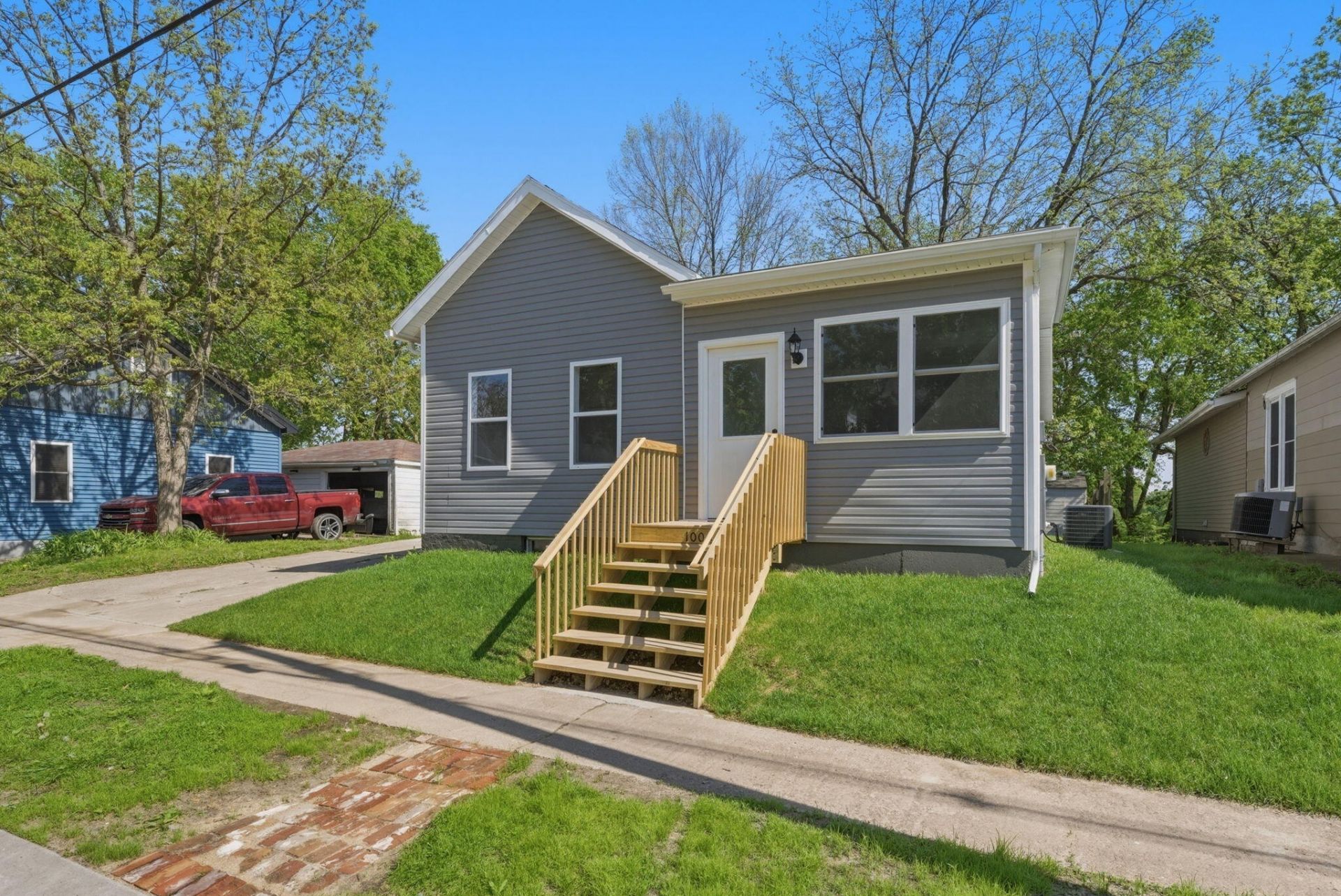 1006 E 7th St, Muscatine, IA 52761 Main Photo