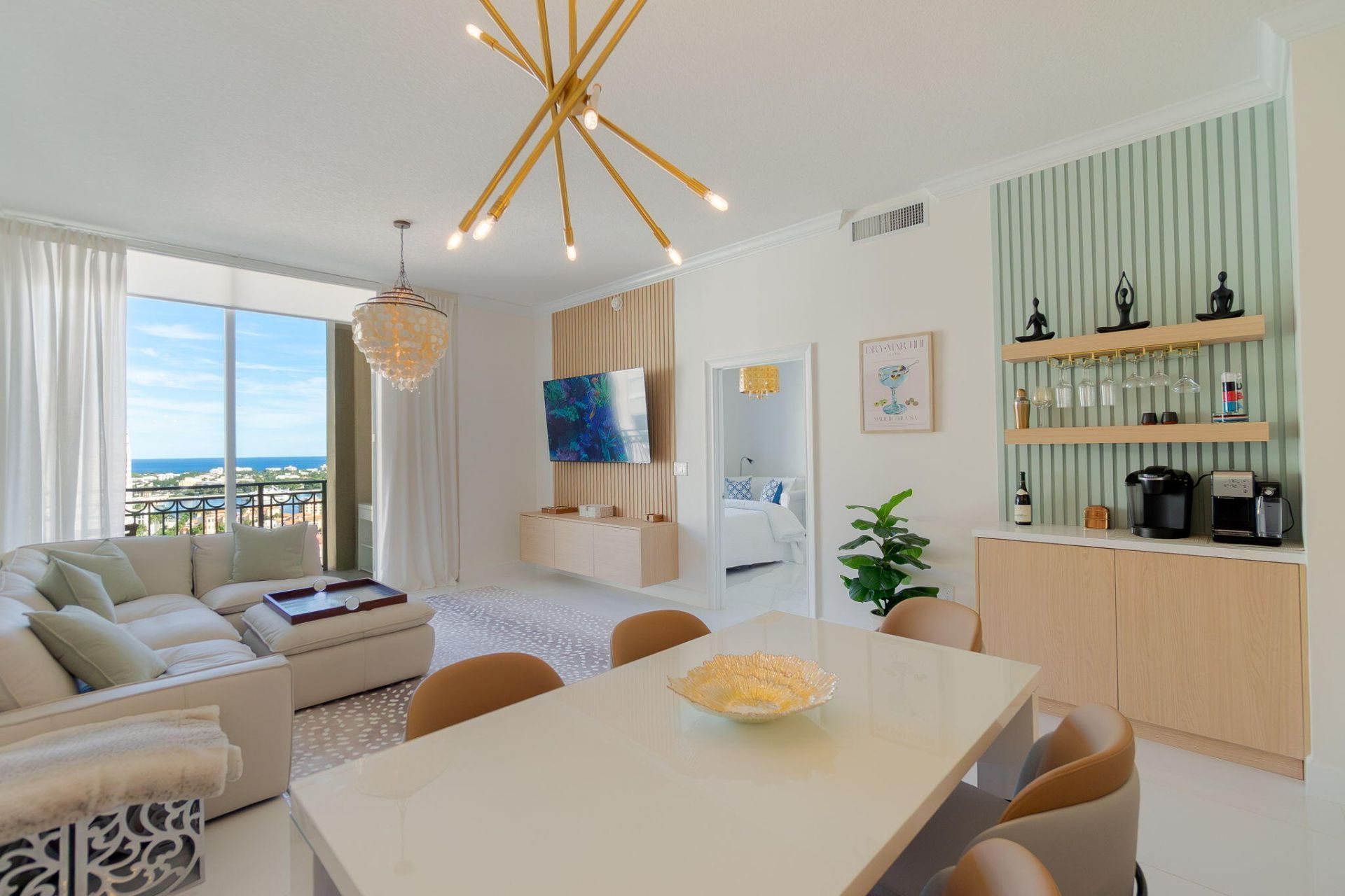 550 Okeechobee Boulevard, Unit Uph-15, West Palm Beach, FL 33401 Main Photo