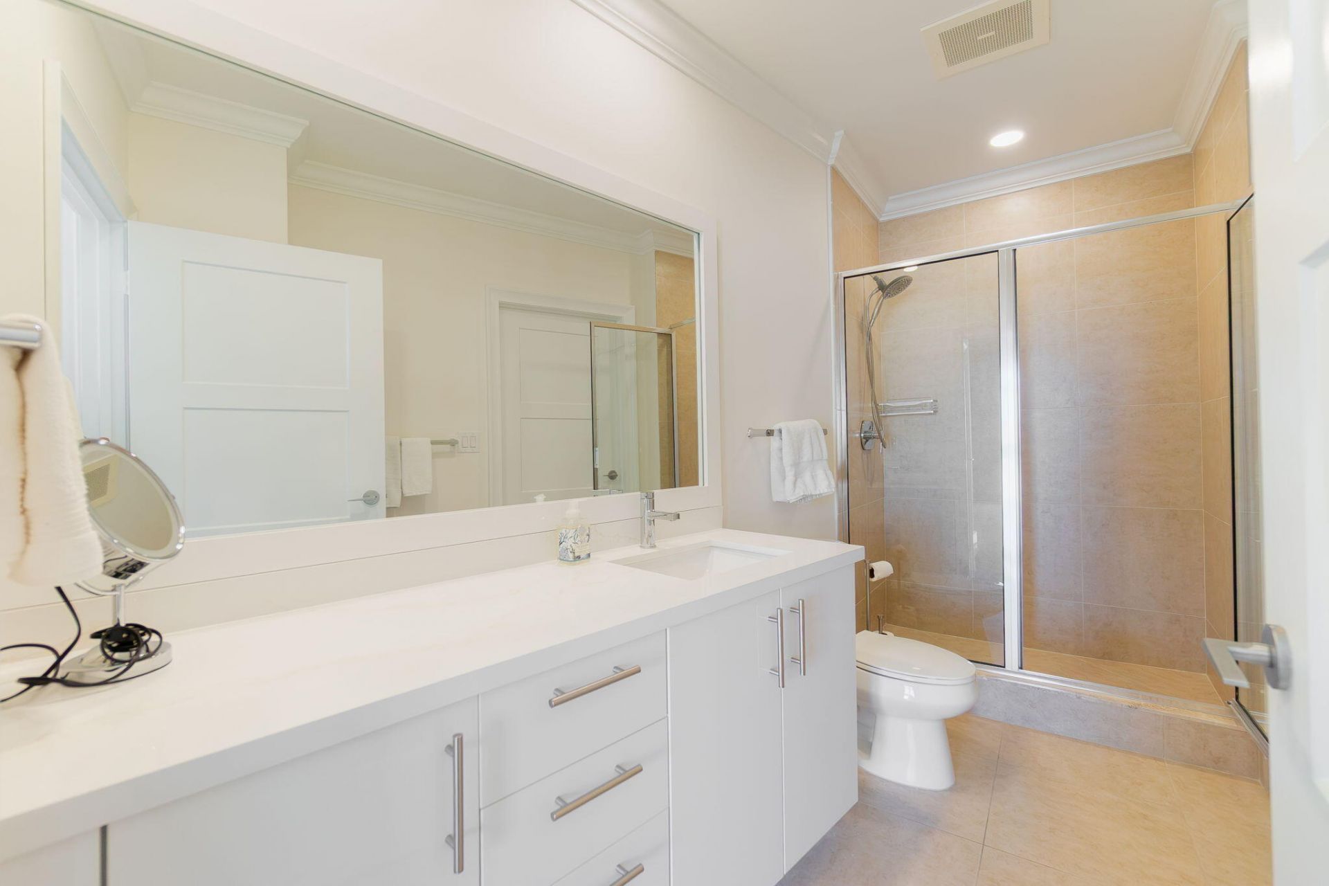 550 Okeechobee Boulevard, Unit Uph-15, West Palm Beach, FL 33401 Photo