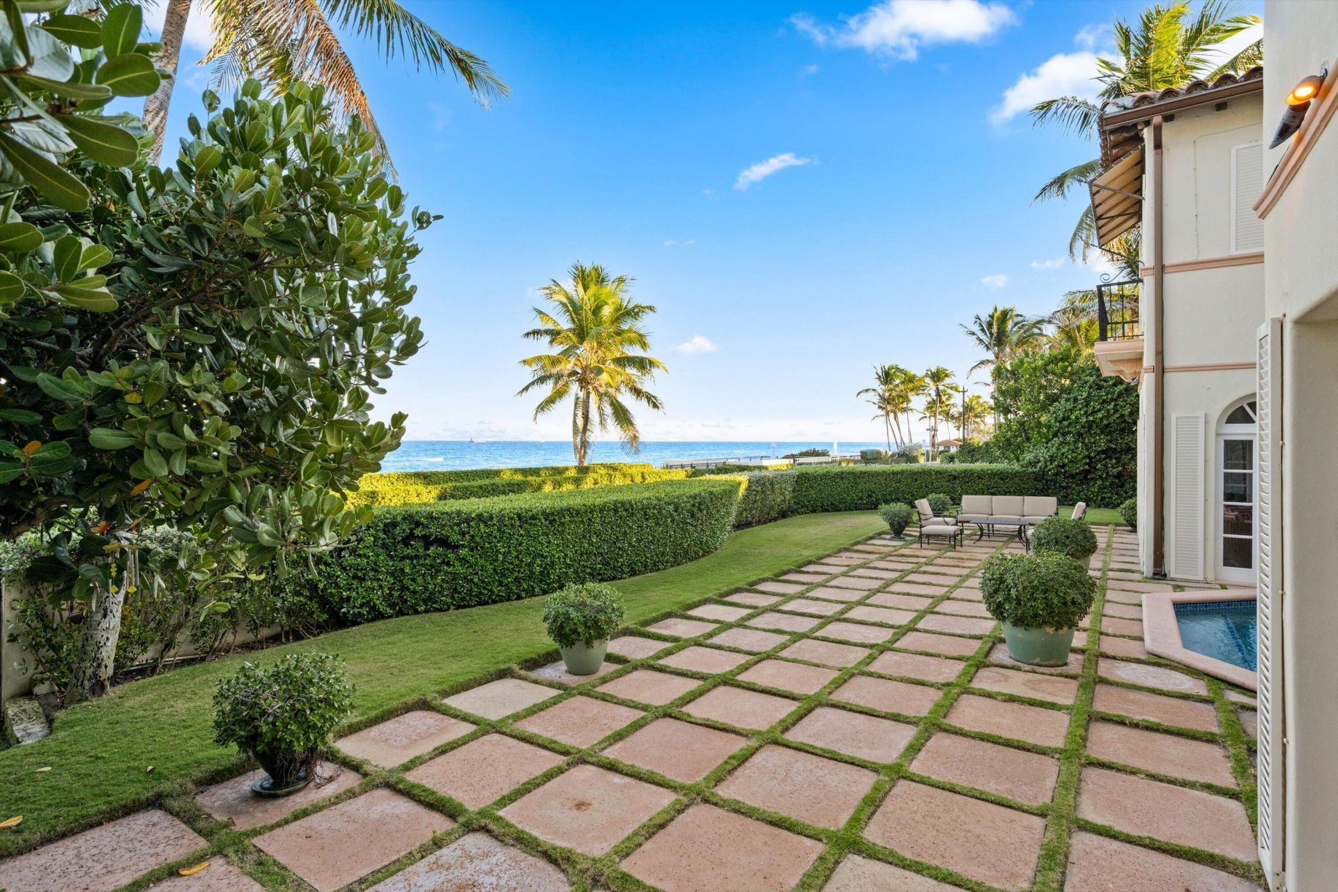 240 N Ocean Boulevard, Palm Beach, FL 33480 Photo