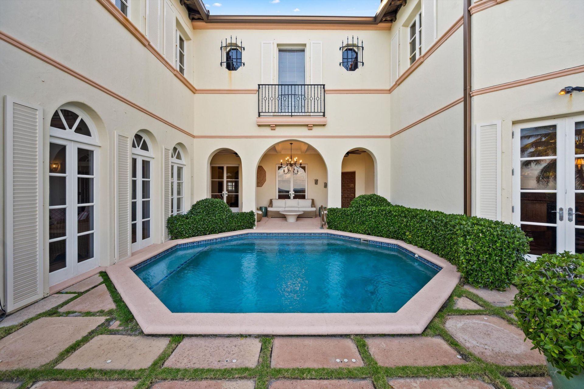 240 N Ocean Boulevard, Palm Beach, FL 33480 Photo