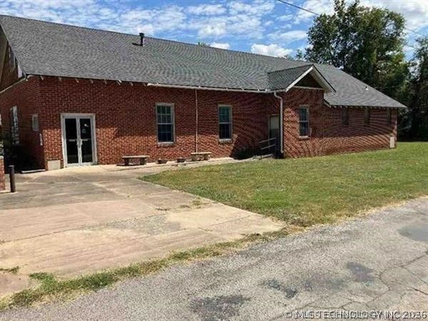 806 E Smith Street , Okmulgee, OK 74447