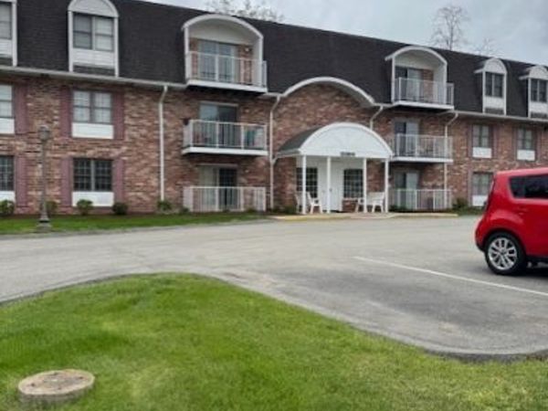 409 Clubhouse Dr, Washington, PA 15301