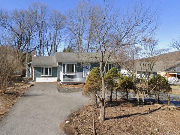 6 Merriewold Lane S, Monroe, NY 10950