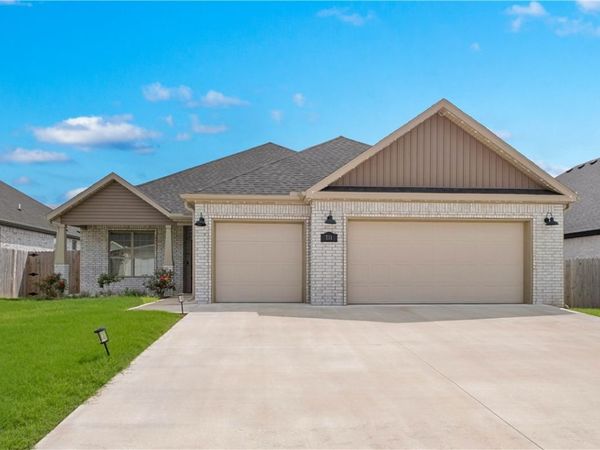 711 Merryfield Street , Bentonville, AR 72713
