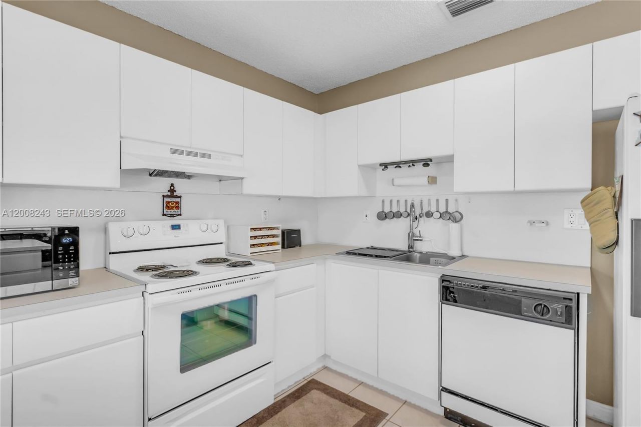 1013 NW 132nd Ave West, Miami, FL 33182 Photo