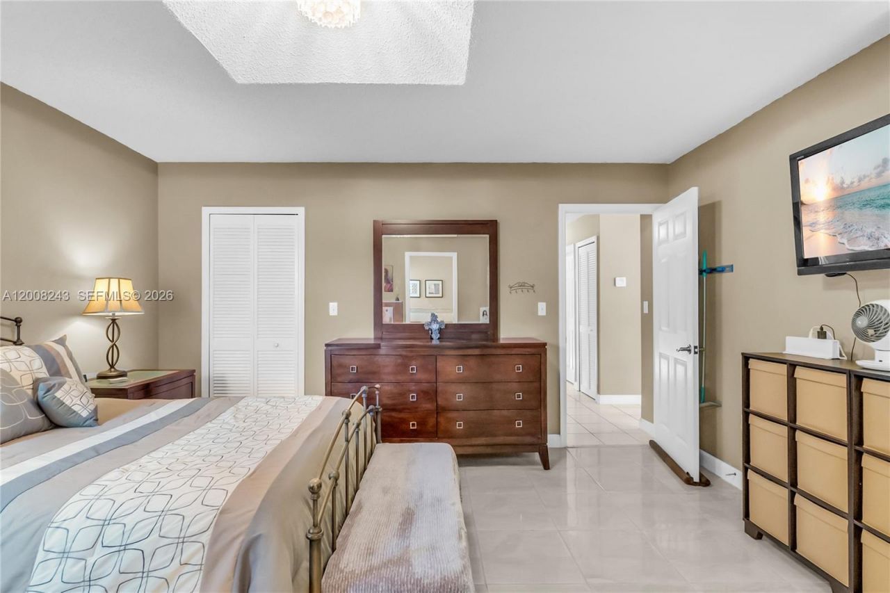 1013 NW 132nd Ave West, Miami, FL 33182 Photo
