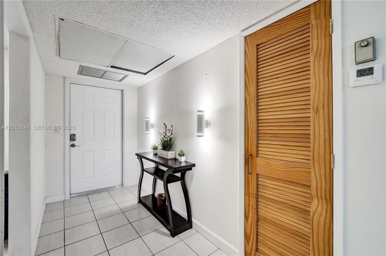 575 Oaks Ln, Unit 508, Pompano Beach, FL 33069 Photo