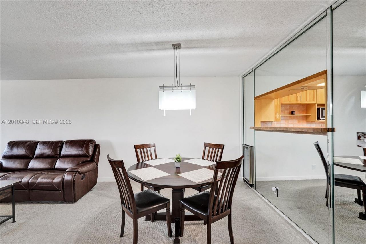 575 Oaks Ln, Unit 508, Pompano Beach, FL 33069 Photo