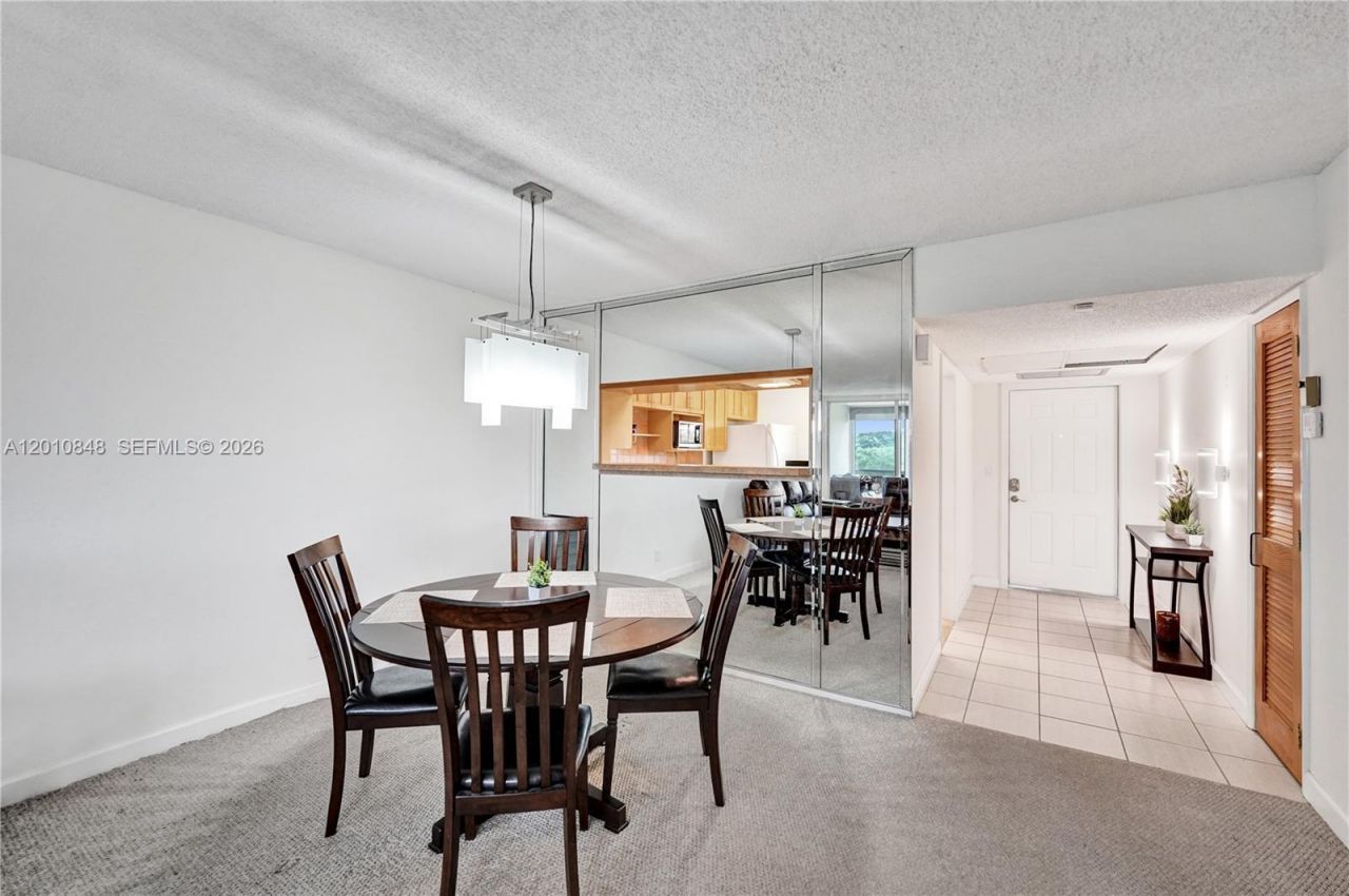 575 Oaks Ln, Unit 508, Pompano Beach, FL 33069 Photo